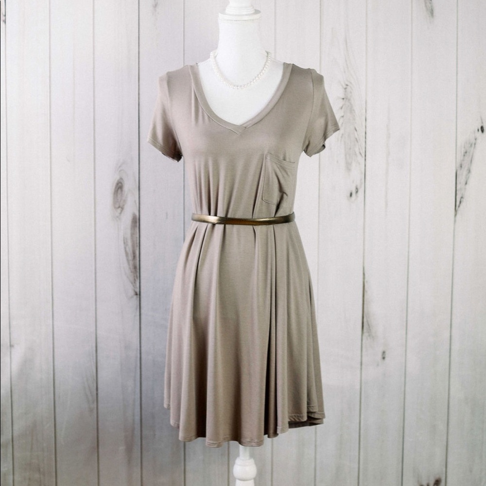 Hailey- tan t-shirt dress with pocket - Picture 3 of 8